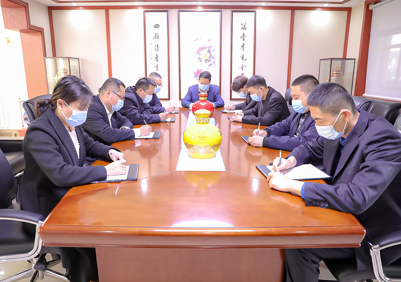 同心抗疫情，携手护家园