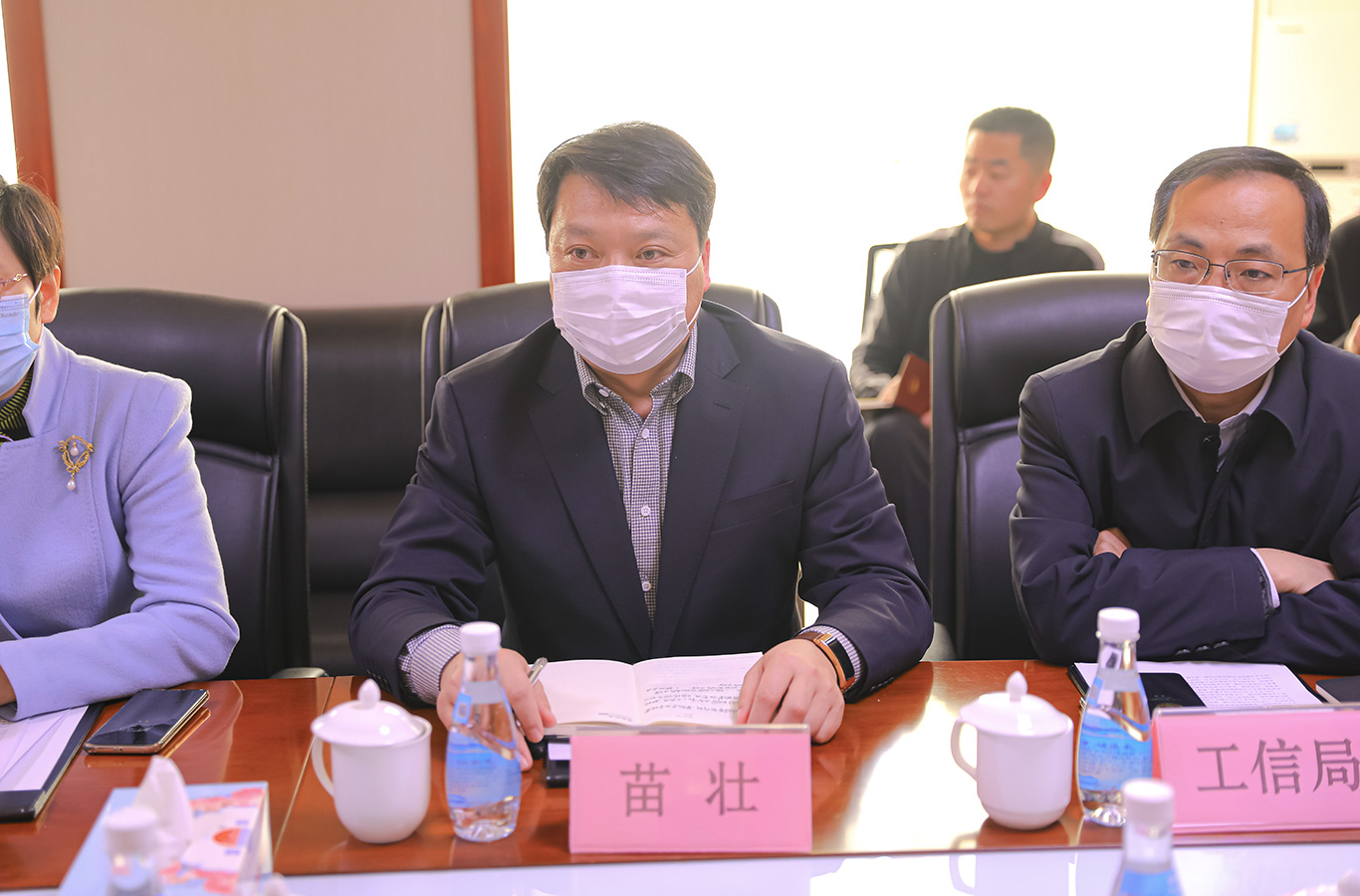 热烈欢迎县委副书记、县长侯素云一行莅临雷华集团调研指导工作