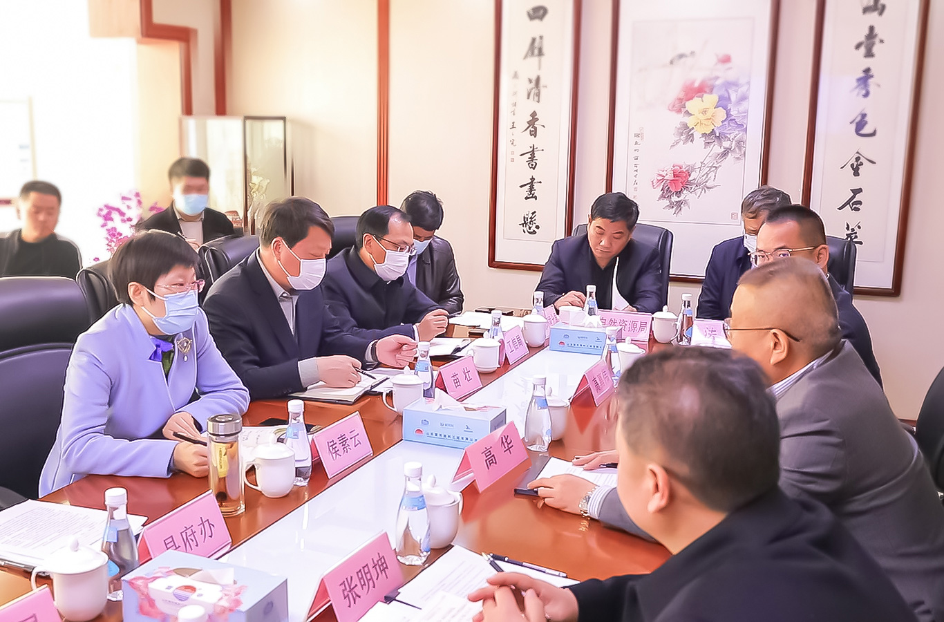 热烈欢迎县委副书记、县长侯素云一行莅临雷华集团调研指导工作
