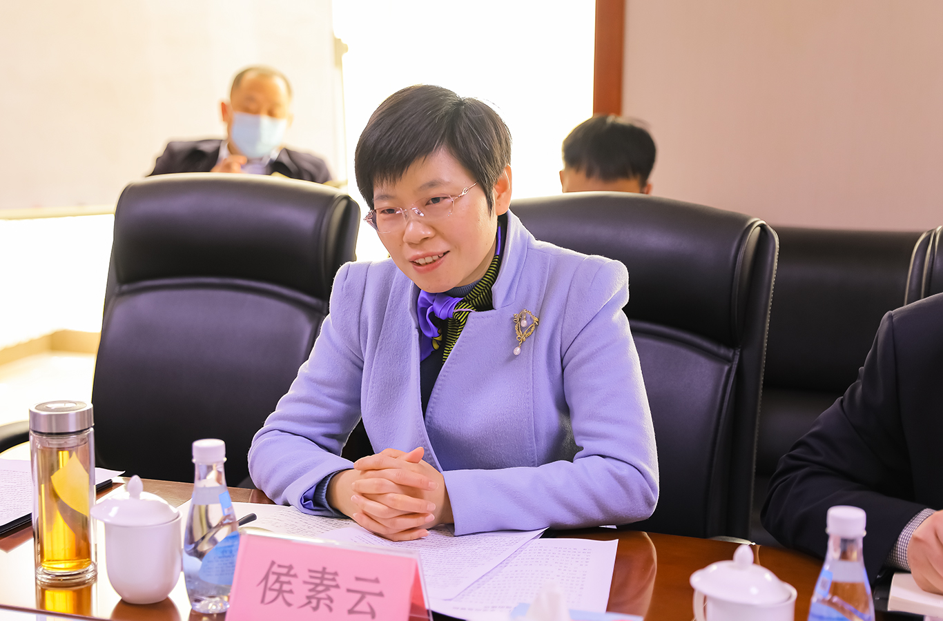 热烈欢迎县委副书记、县长侯素云一行莅临雷华集团调研指导工作